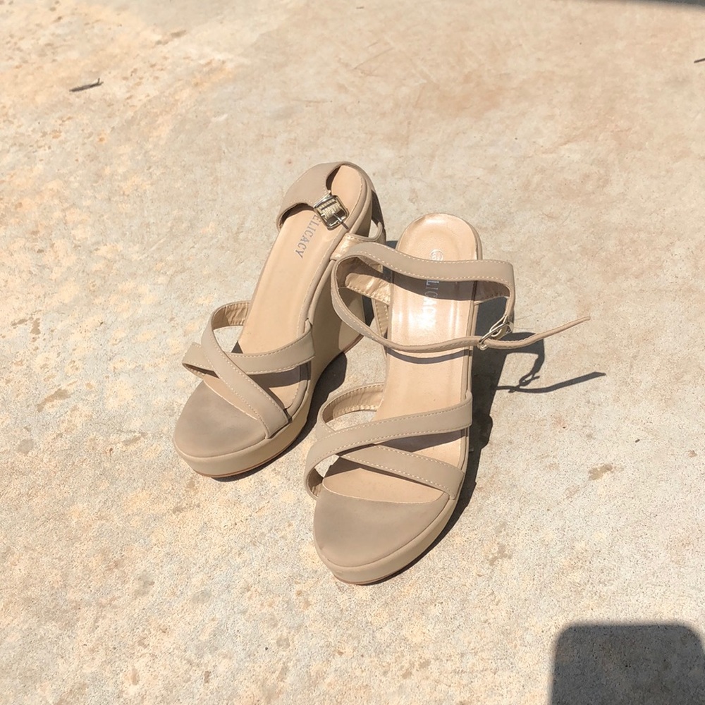 tan wedges